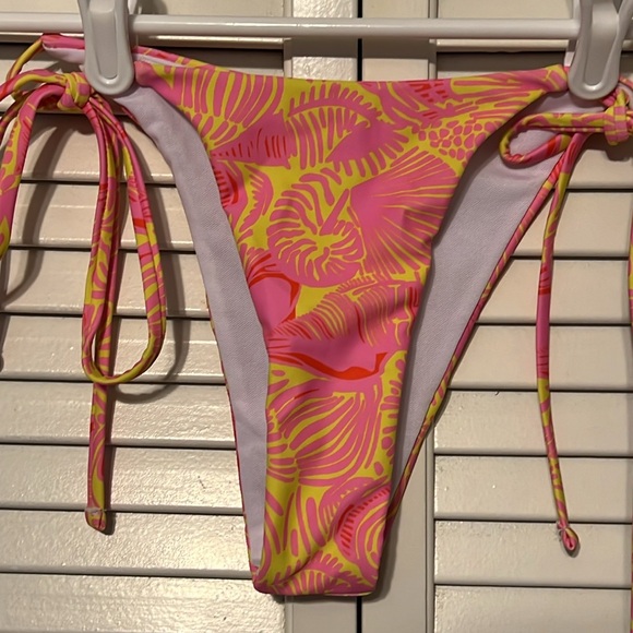 A Cute Bikini Bottom Size Small for this upcoming summer a day at the beach - Picture 4 of 9